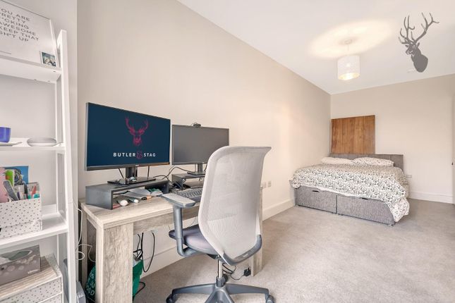 Flat for sale in Anderson Square, London