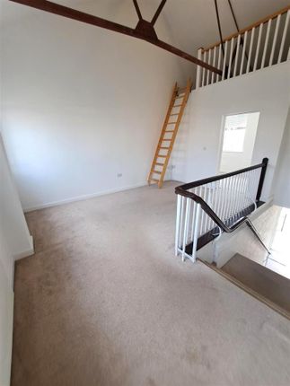 11 Charlie Mews, Alexandra Road, Farnborough photo 4