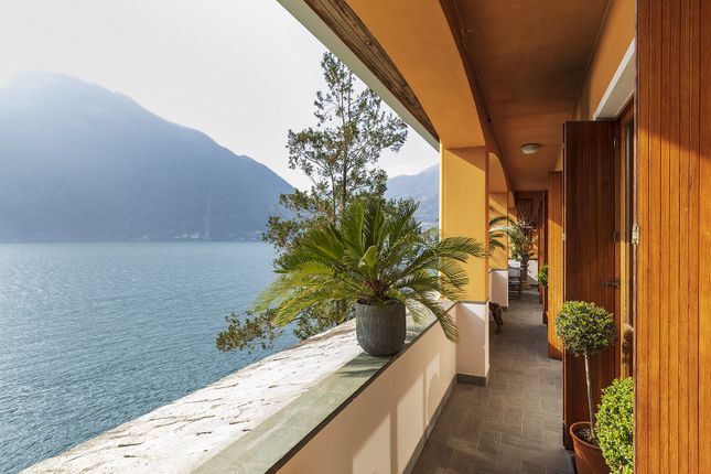 Thumbnail Apartment for sale in Lakeshore Apartment, Via Borgonuovo, Nesso, Lake Como