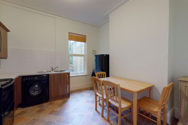 Maisonette to rent in Surrey Road, Cliftonville