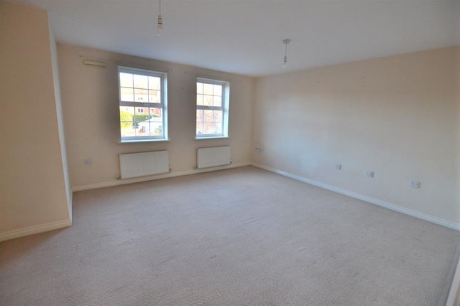 30 Moir Close, Loughborough photo 5