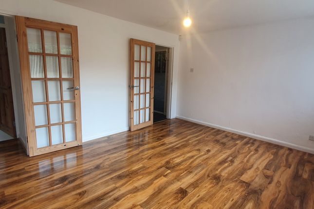 8, Balmoral Close, Coventry photo 5