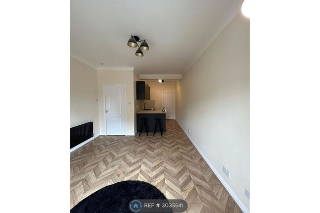 Flat, Main Street, Uddingston photo 4