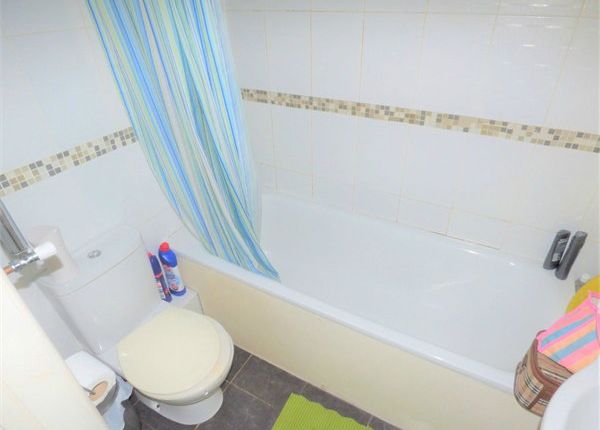 29, Fairholme Crescent, Hayes photo 3