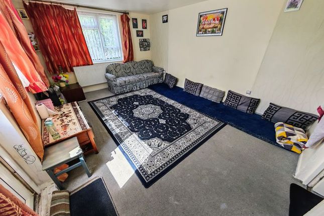 30, Stroud Field, Northolt photo 3