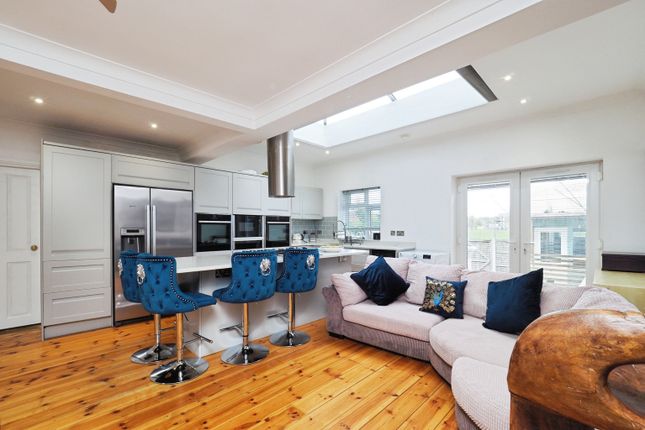 8, St. Austell Drive, Nottingham photo 2