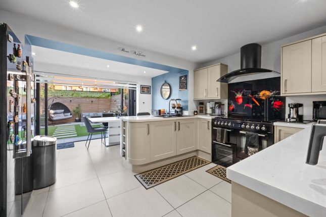 25 Iona Gardens, St. Helens photo 4