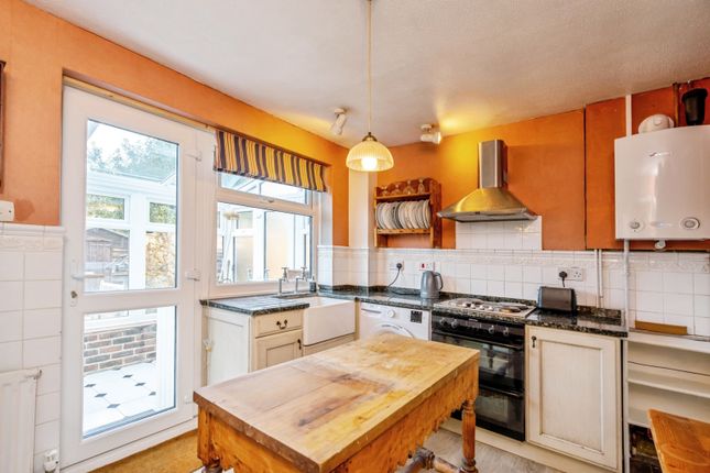 2, Gilpin Close, West Sussex photo 2