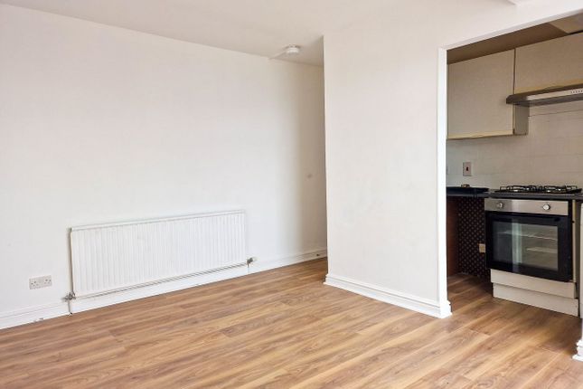 Flat 5, 94, Beach Road, Thornton-Cleveleys photo 5