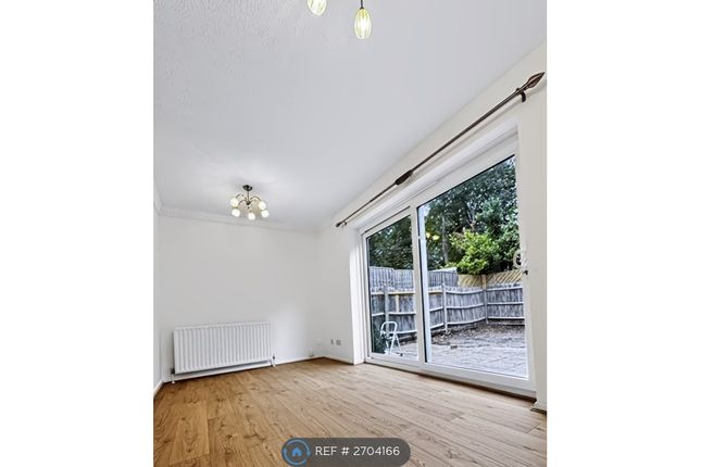 Knights Manor Way, Knights Manor Way, Dartford photo 4