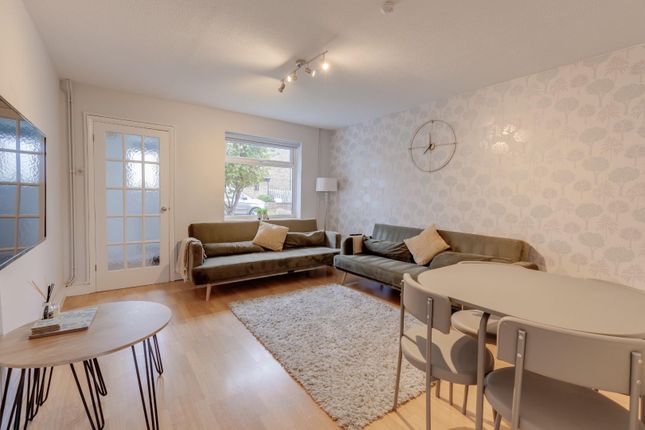7, Frensham Close, Northampton photo 3
