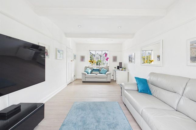 7, Meadway, Ruislip photo 2