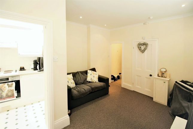Room to rent in Adelaide Crescent, Hove, East Sussex