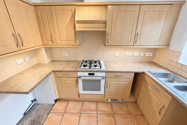 140 Westons Brake, Bristol photo 3