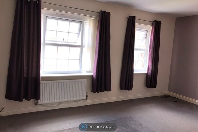 Terraced house to rent in Runfield Close, Leigh