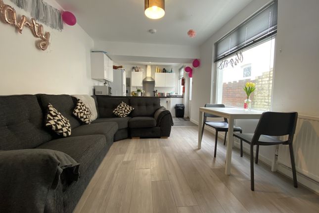 5-bed terraced on 191, Mackintosh Place, Cardiff, £2,800/mo