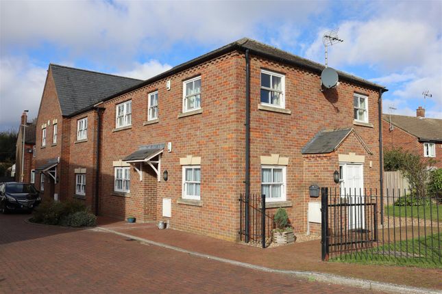 Flat for sale in Station Road, Toddington, Dunstable