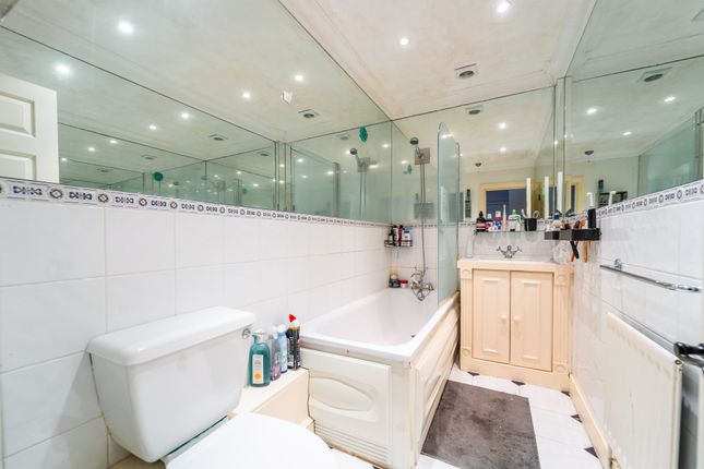Top Floor Flat, 10C, Chesterford Gardens, Hampstead photo 3