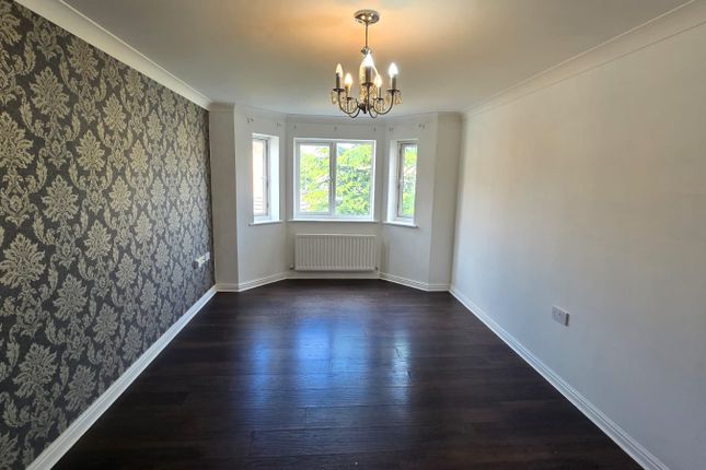 Orchid Close, Luton photo 5