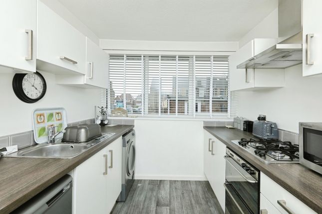 5, Stone Close, Rotherham photo 4