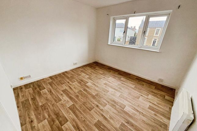 Flat 11, Gabriel Court, Fletton Avenue, Peterborough photo 2