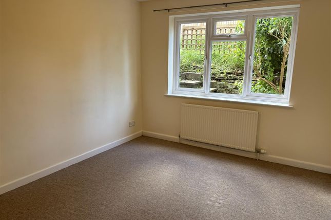 14, Cedar Drive, Dursley photo 4