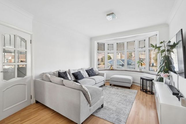 2, Holmwood Close, Harrow photo 2