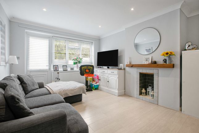 54, Catherine Drive, Surrey photo 3