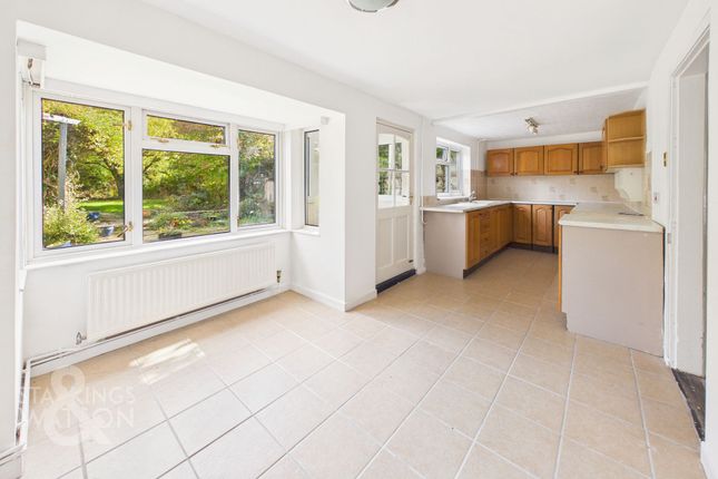 Brambles Brook Street, Saxmundham photo 3