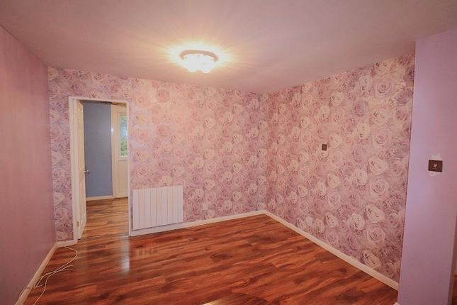 91, Greatmeadow, Northampton photo 4