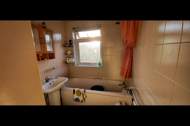9, Palmers Close, Maidenhead photo 5