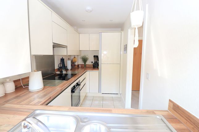 6, Kenley Place, Farnborough photo 4