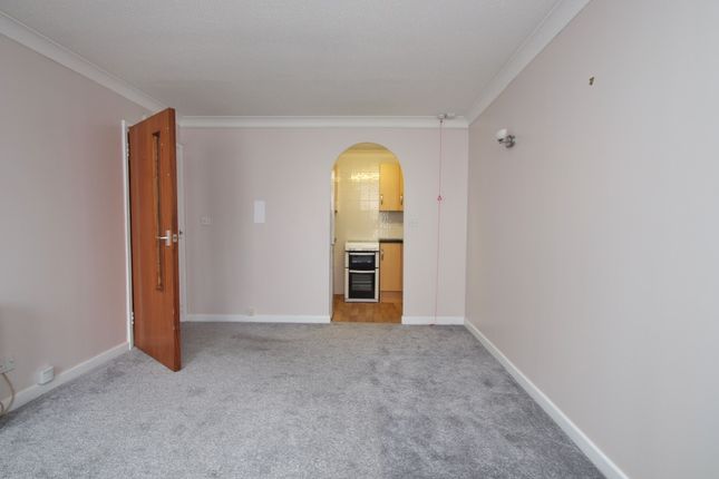 Flat to rent in Homefern House, Cobbs Place, Margate