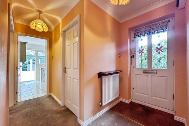 7, Hazelmere Drive, Castlecroft, Wolverhampton photo 3