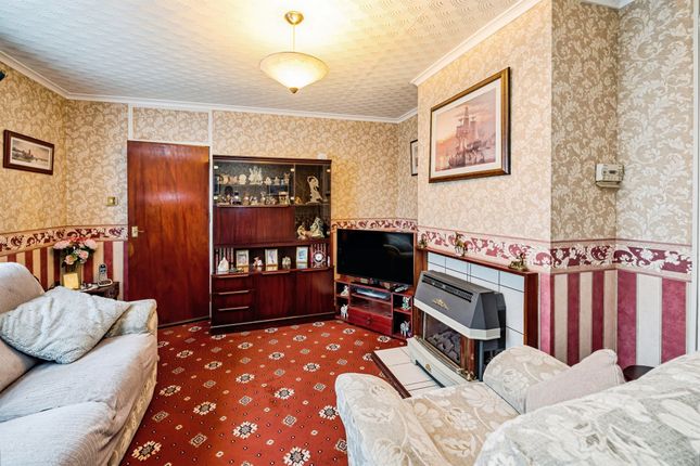 4, Birch Court, Aylesbury photo 2