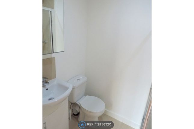 Room  Burrage Road, London photo 4