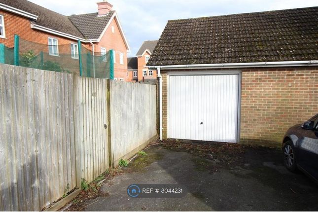 41, Jubilee Close, Salisbury photo 3