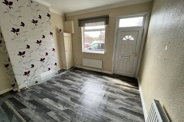Terraced house to rent in Regent Street, Featherstone