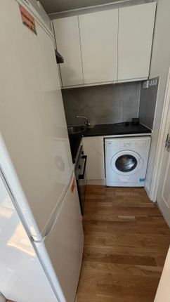 Flat 3d  227, West Barnes Lane, New Malden photo 5