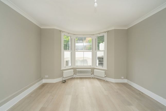 Thumbnail Flat to rent in Kilburn Park Road, London