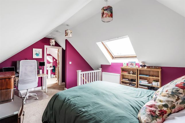 37, St. Johns Avenue, Leatherhead photo 4