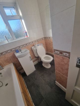 Charlbury Crescent, Romford photo 5