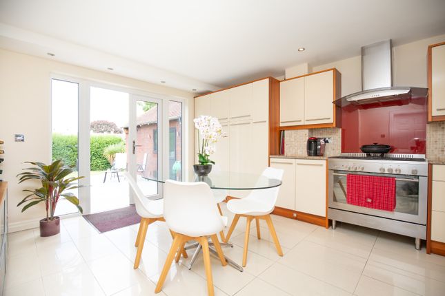Axminster House, 86, South Street, Atherstone photo 3