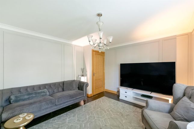 4, Galan, Alloa photo 3