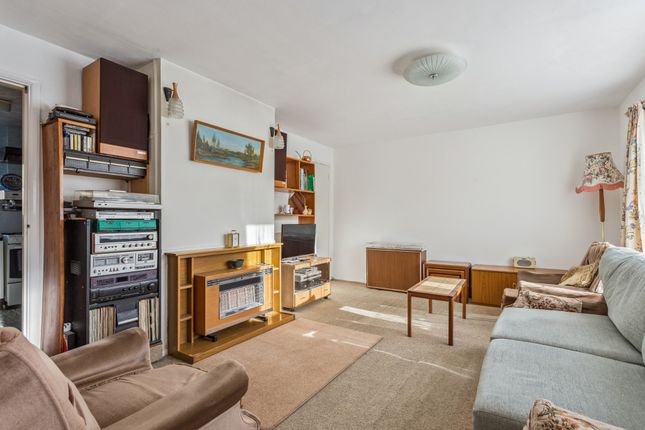 16 Leywood Close, Amersham photo 4