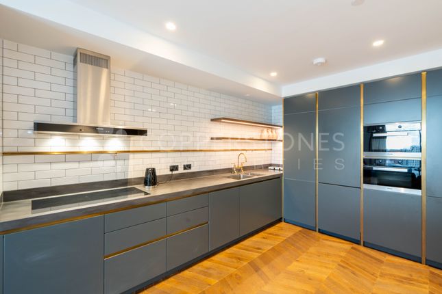 Flat for sale in Circus Road East, London