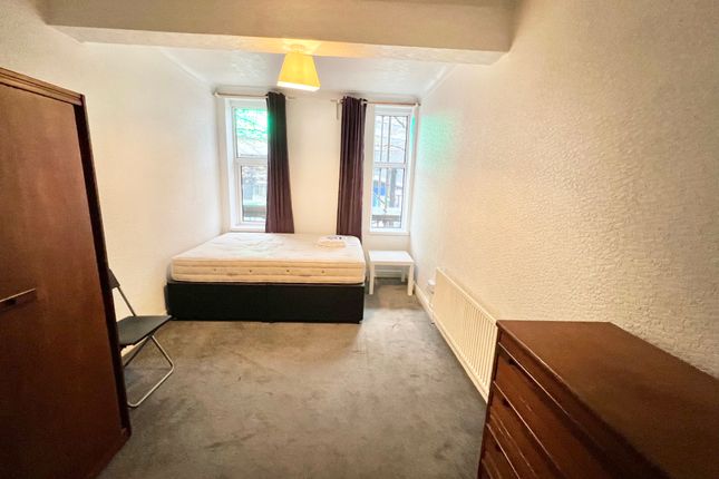 Room to rent in Longleat Avenue, Birmingham City Centre