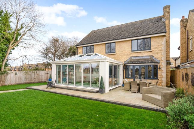 Detached house for sale in Mills Close, Broadway, Worcestershire