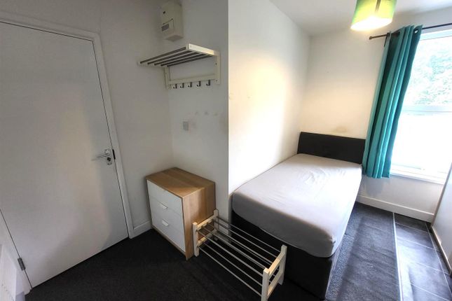 Flat 4, 33 Victoria Road, Wolverhampton photo 3