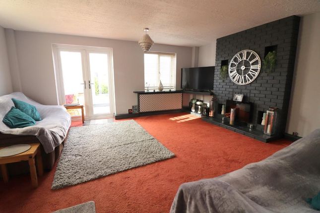 2, Linbridge Way, Luton photo 2